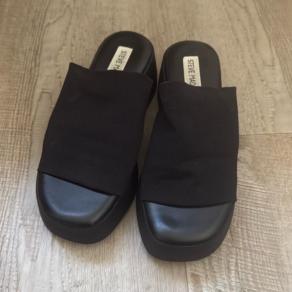 Steve Madden slinky black platform sandal